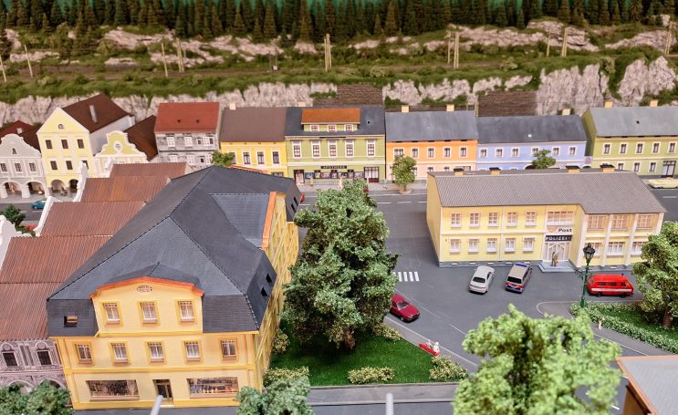 Reihenhaus-Zeile, zusammengestellt aus "Gmünd" - Gebäuden
